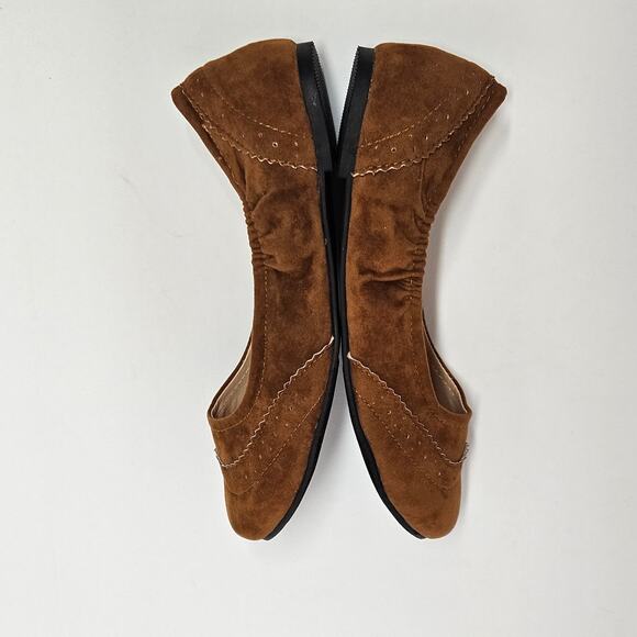 Brown Faux Suede Wingtip Design Chase & Chloe Anny Slip On Ballet Flats Size 7‎ - Picture 3 of 10